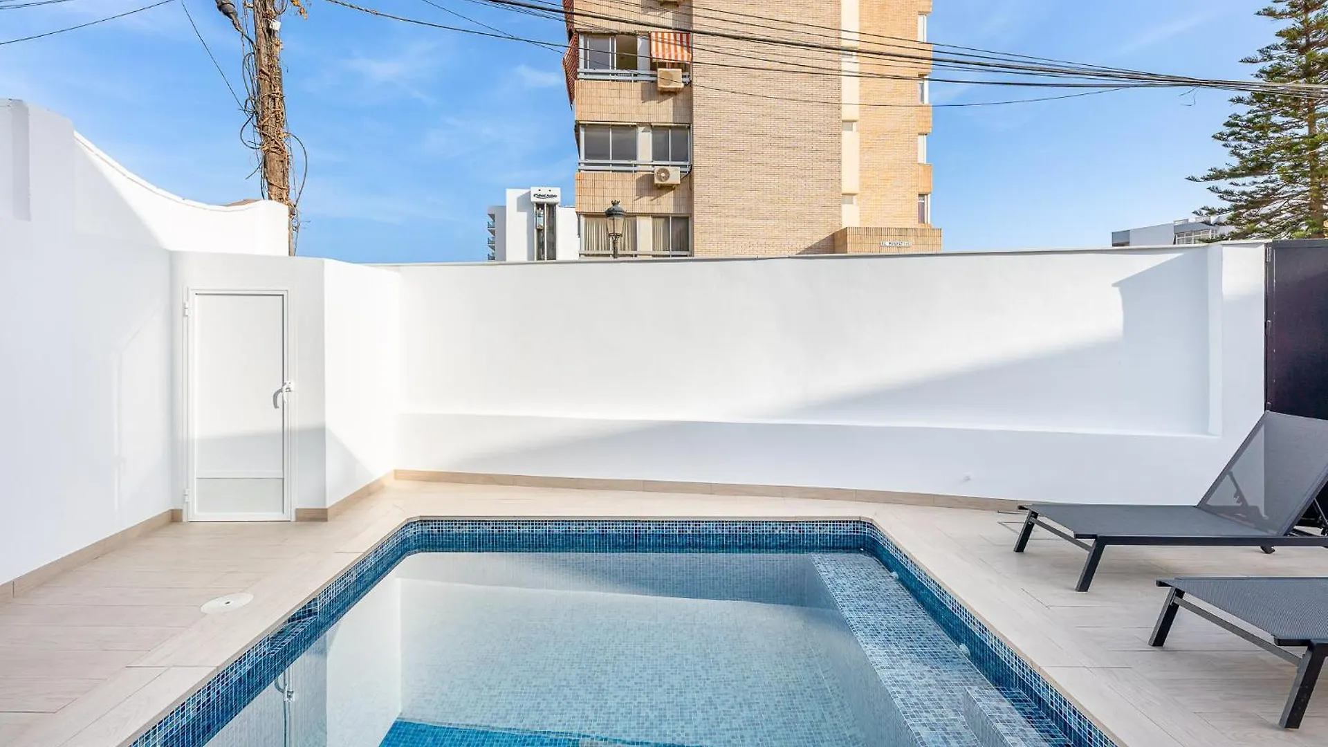 Malaga Benalmadena Vacation Rentals Five Minutes From The Port Of Benalmadena Beach Pool And Sun Appartement