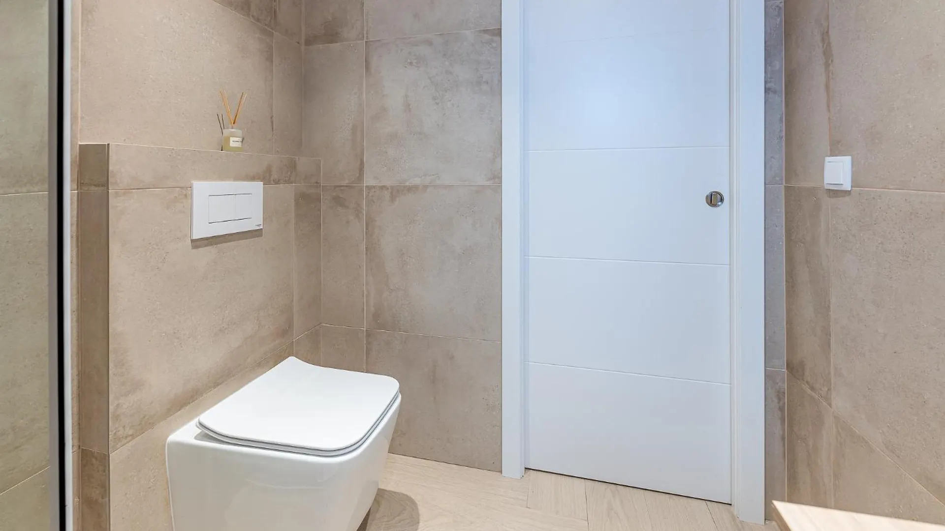 Malaga Benalmadena Vacation Rentals Five Minutes From The Port Of Benalmadena Beach Pool And Sun Appartement