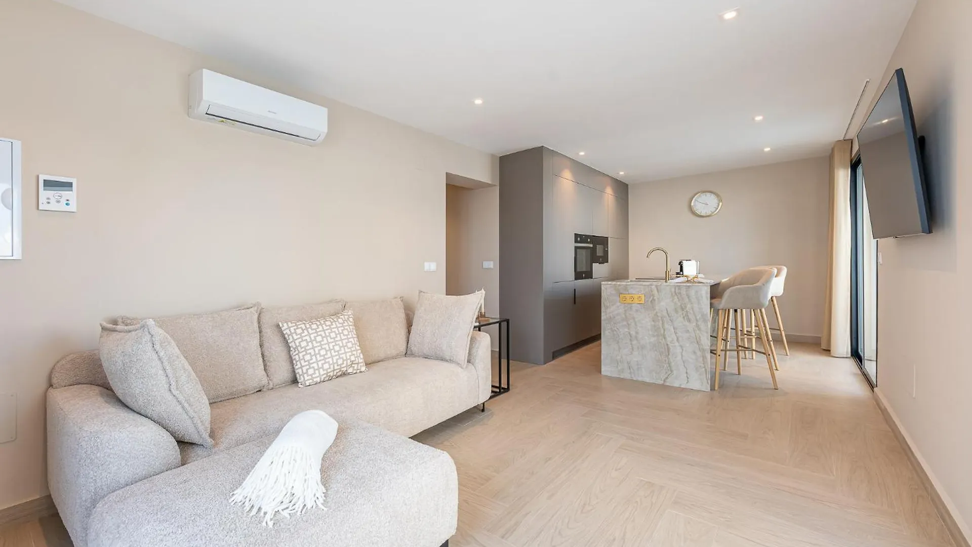 Malaga Benalmadena Vacation Rentals Five Minutes From The Port Of Benalmadena Beach Pool And Sun 0*,  스페인