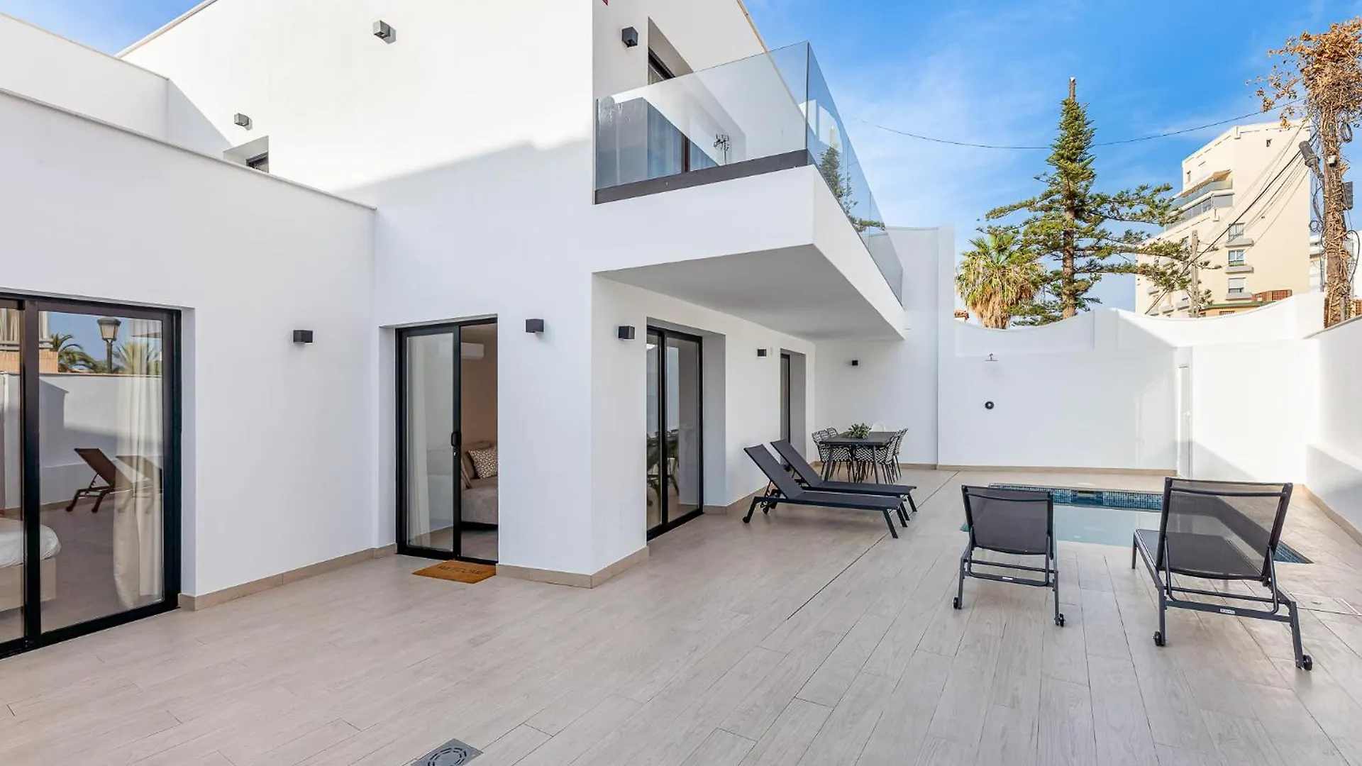 아파트 Malaga Benalmadena Vacation Rentals Five Minutes From The Port Of Benalmadena Beach Pool And Sun