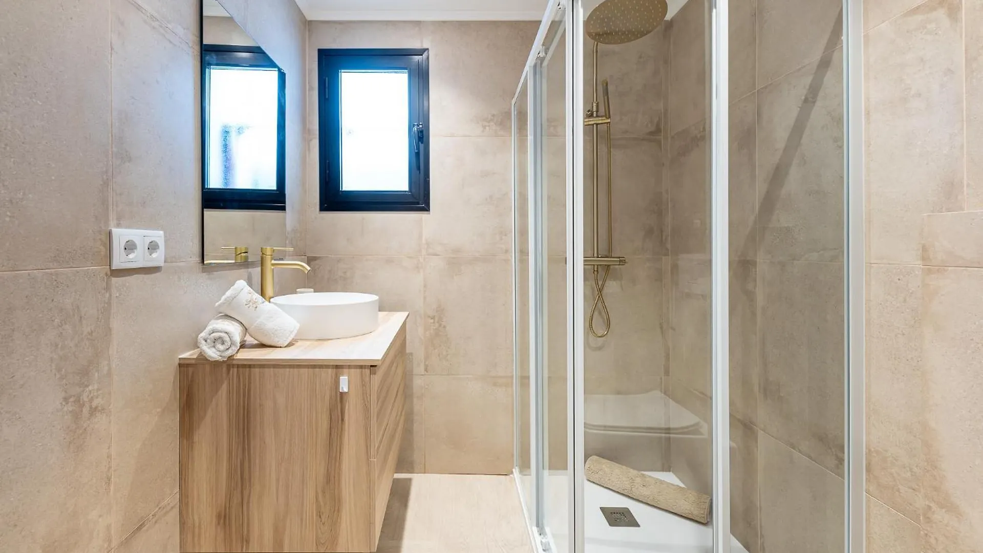 Malaga Benalmadena Vacation Rentals Five Minutes From The Port Of Benalmadena Beach Pool And Sun 아파트